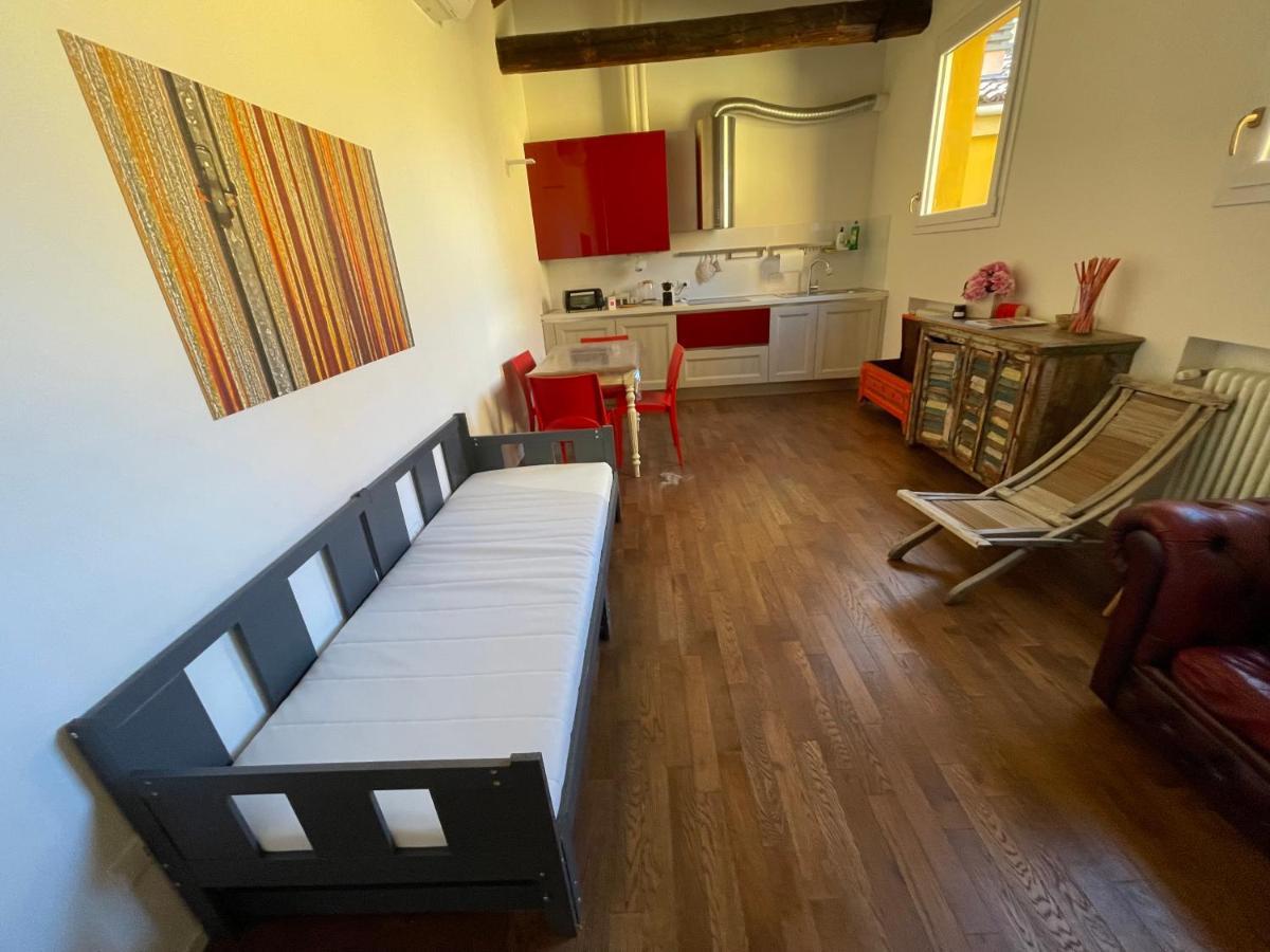 Red Appartamento Immerso Tra Le Mura Bolognesi Eksteriør billede